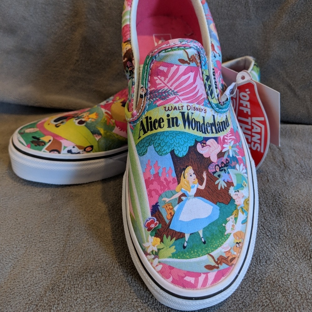 NEW GIRLS VANS X DISNEY ALICE IN WL SLIP ON SZ 2.5